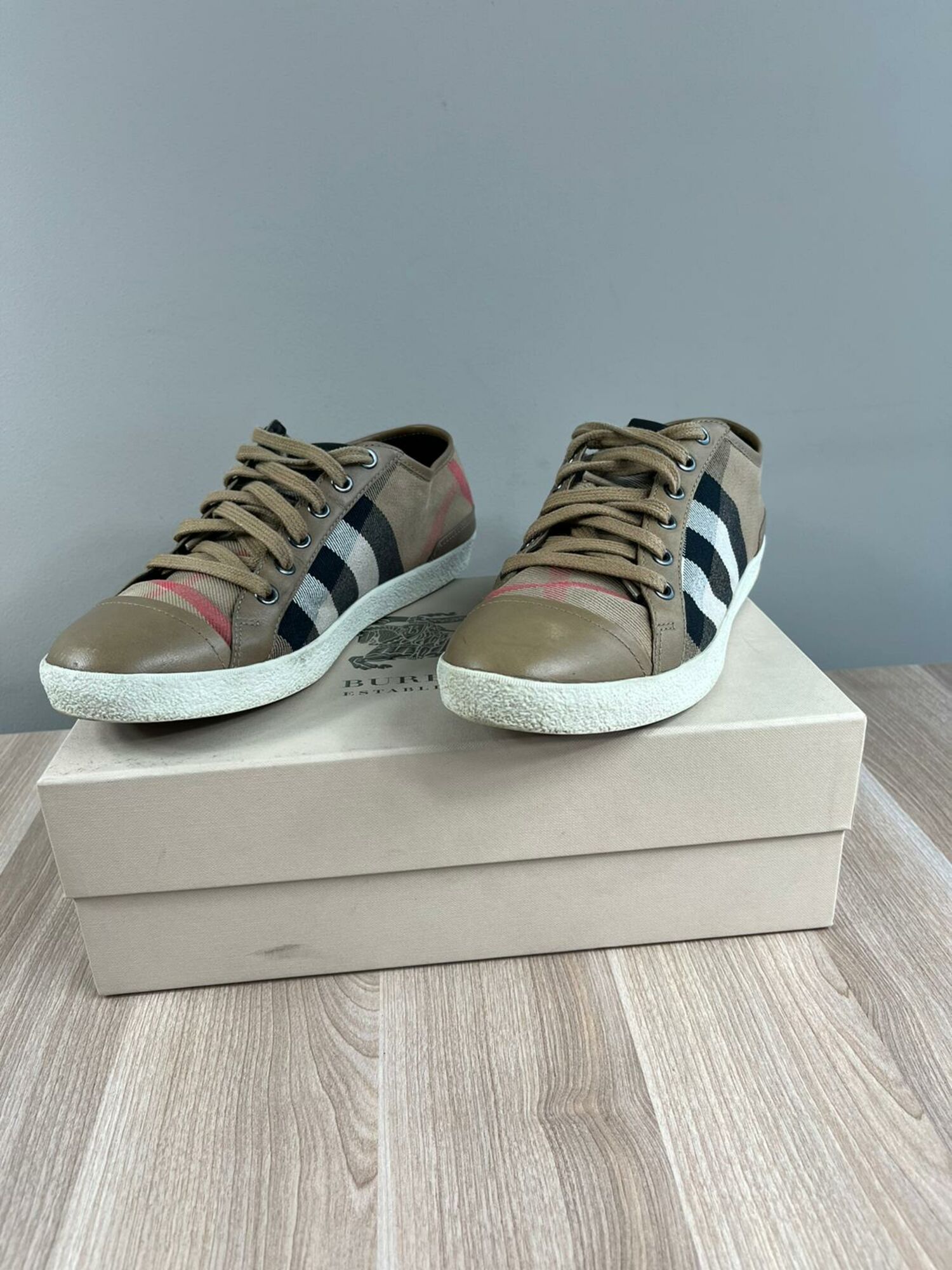 Burberry vintage clearance house check sneakers