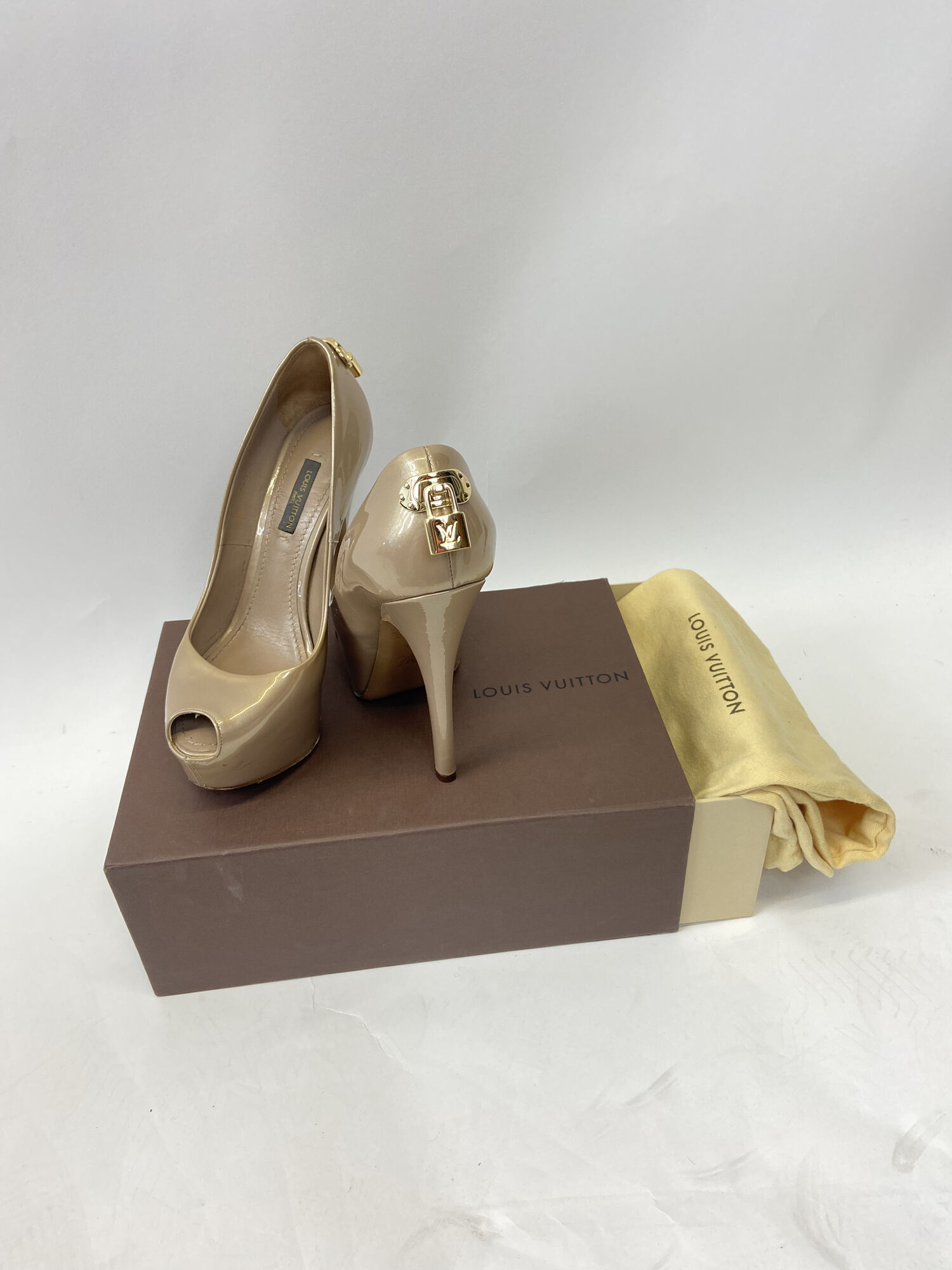 Louis Vuitton Gold-Tone Lock Suede Oh Really Peep Toe Pumps Size