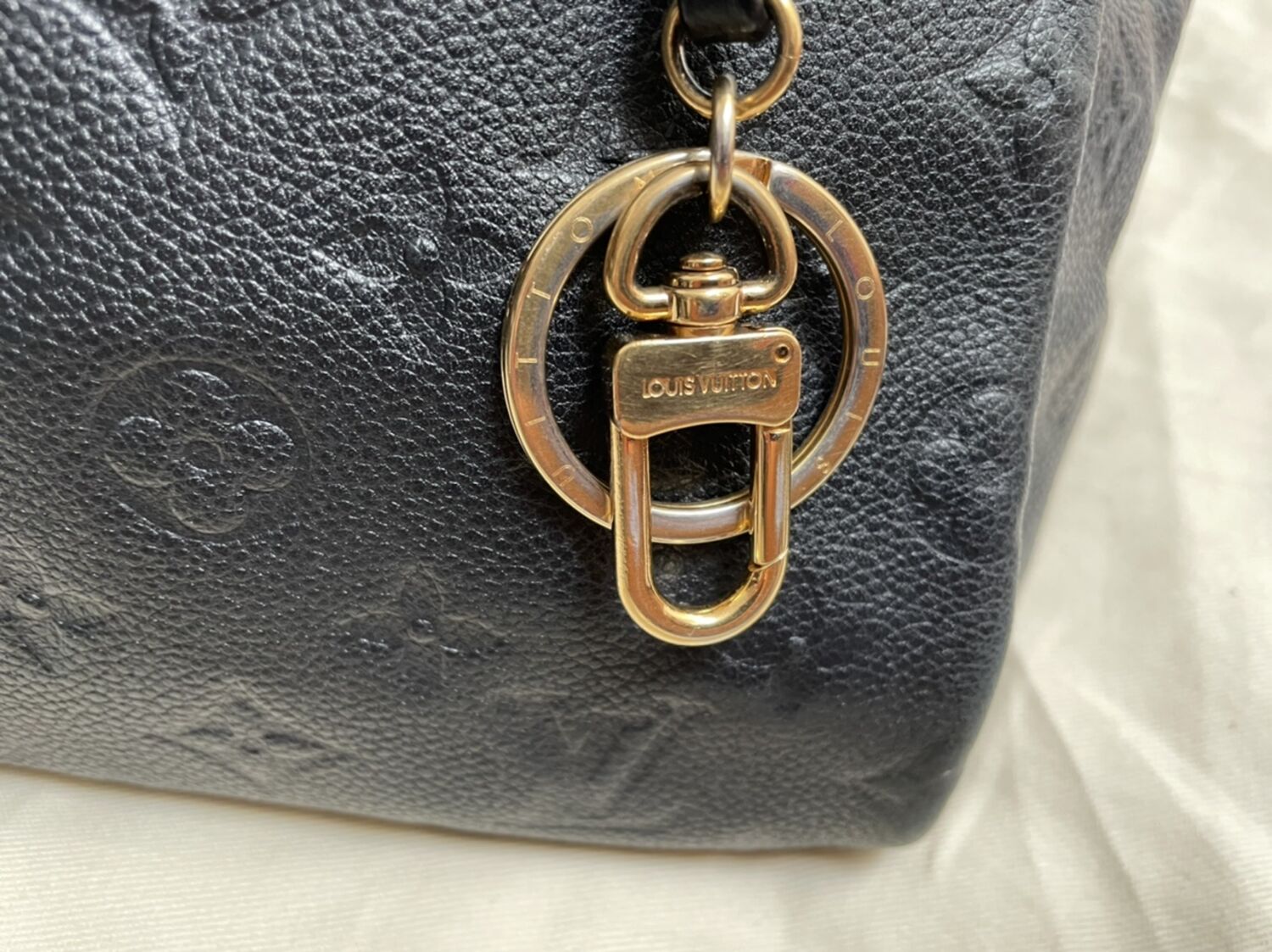 Louis Vuitton Artsy Monogram Shoulder Bag