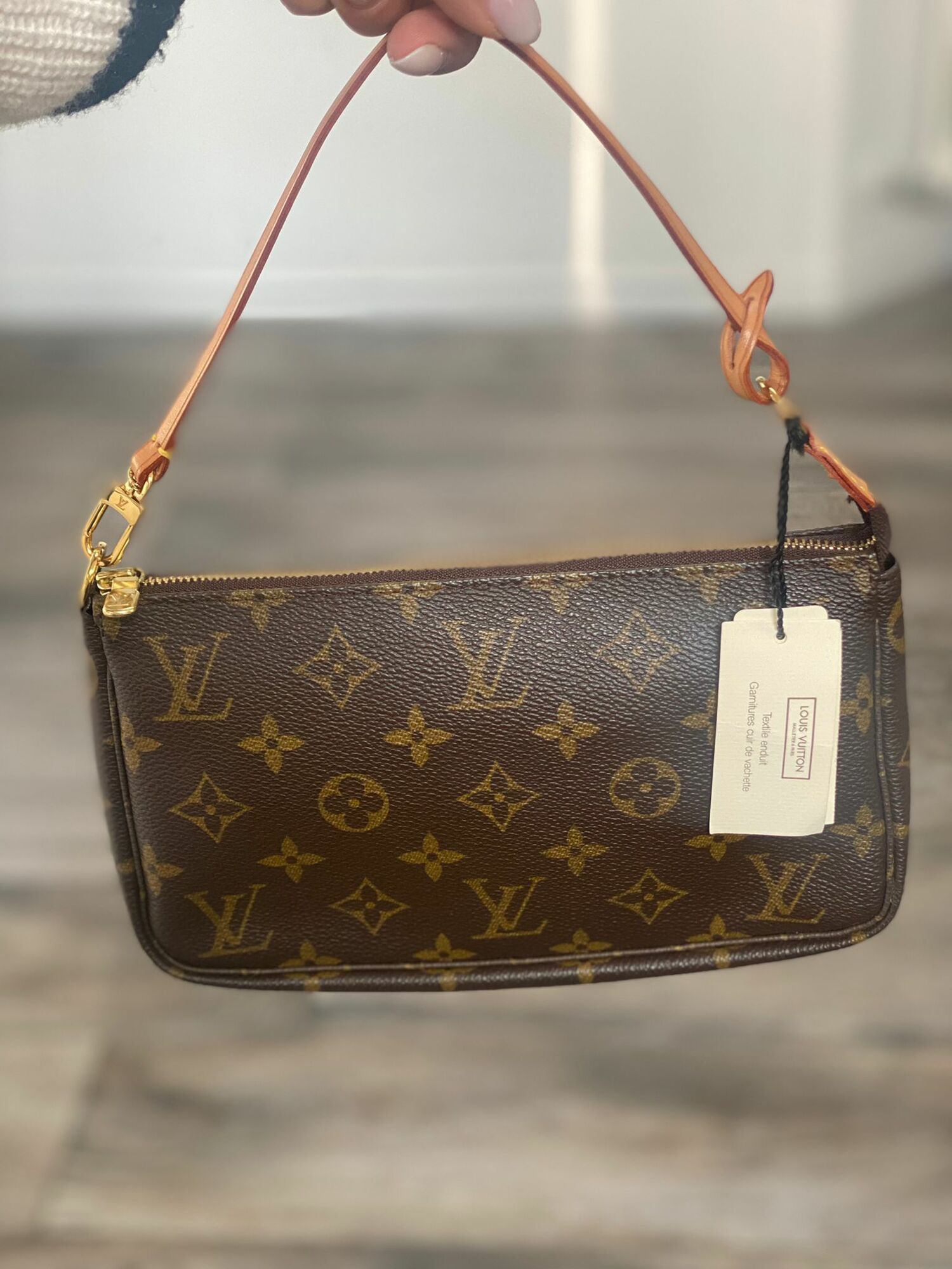 Louis Vuitton Handbag Purse in Brown Leather Early 2000s LV Monogram  Pochette