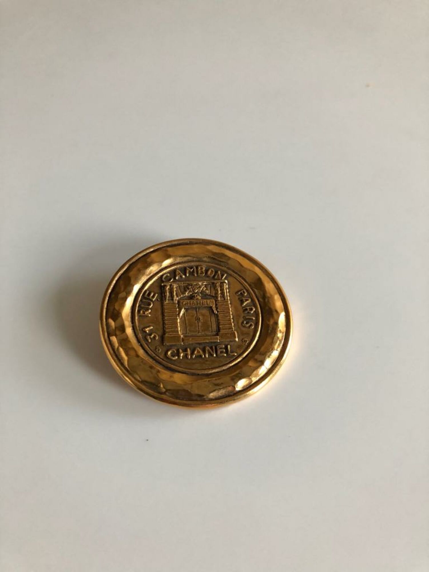 Chanel Gold CC Turnlock Pin Medium Q6J0NM17D7063  WGACA